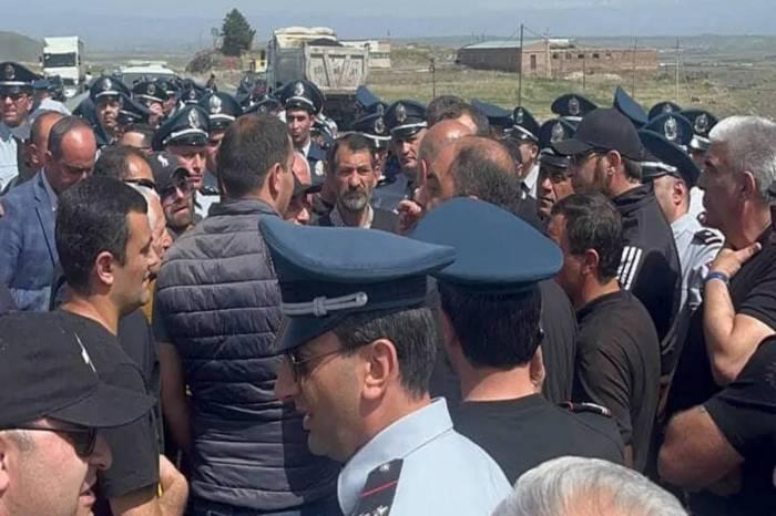 Sərhədlərin dəqiqləşdirilməsinə mane olanlar həbs edilir - Erməni polisi məlumat yaydı