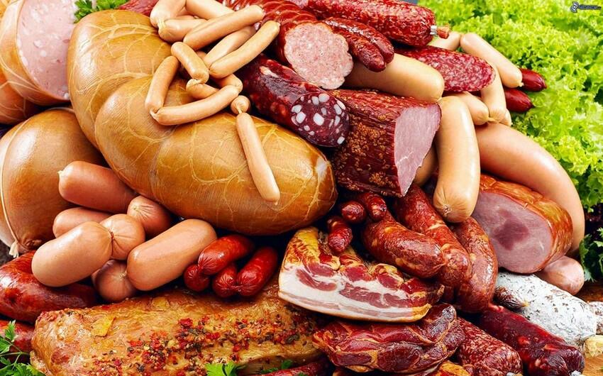 Kilosu 4 manata gətirilən, 21 manata satılan kolbasa: hansı ətdən hazırlanıb?