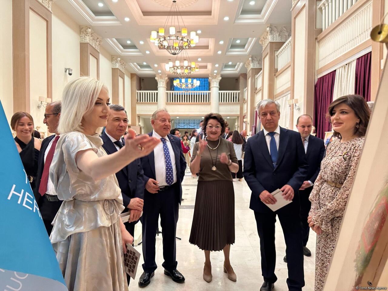 Türk Mədəniyyəti və İrsi Fondu və Gülnarə Xəlilova "Qarabağın cizgiləri" layihəni təqdim ediblər - FOTO