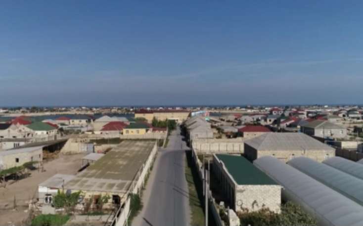 Bakıda uşaqlardan ibarət dəstədən tükürpədən addım - Qanlı kağıza yazı yazıb...
