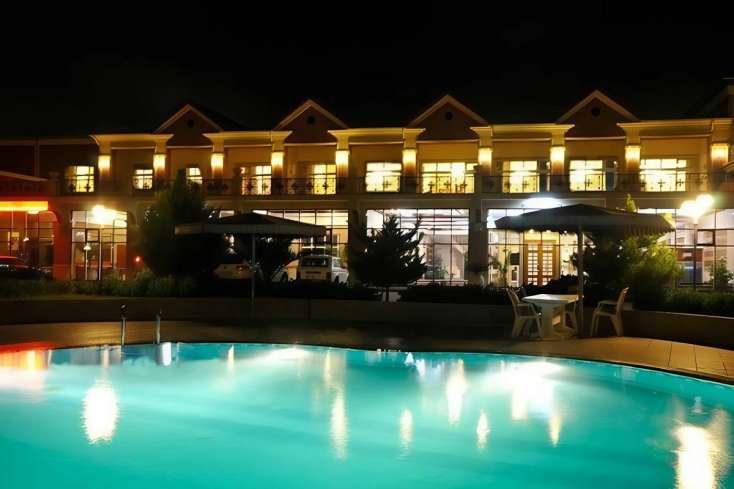  Bakıda yanan məşhur hotel imiş - FOTO