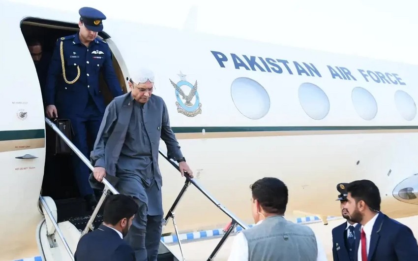 Pakistan Prezidenti Dubay hava limanında təyyarədən enərkən ayağını sındırıb