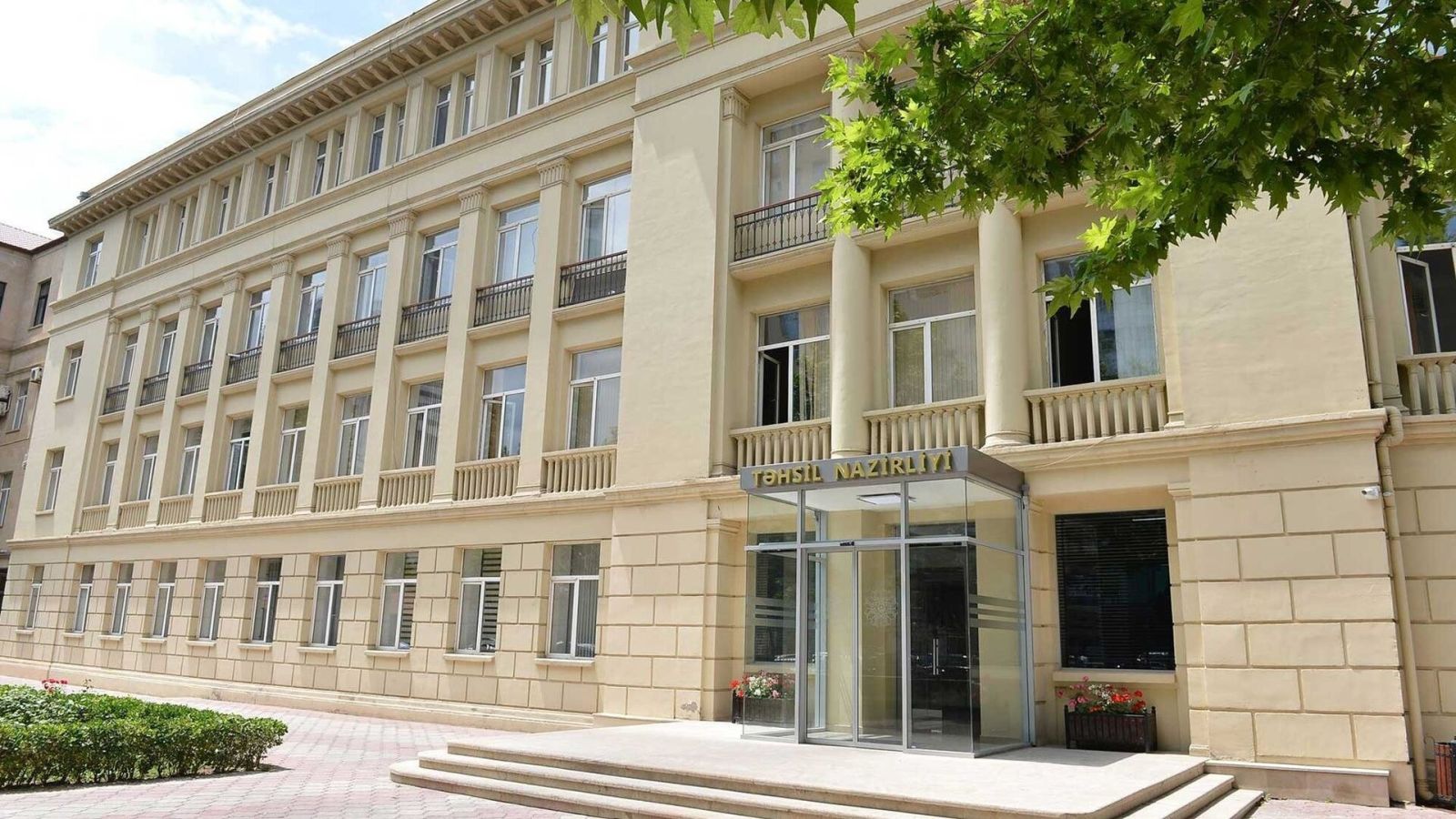 Məktəb direktoruna yüksək vəzifə VERİLDİ  