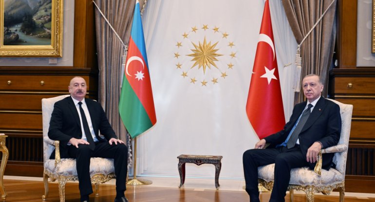 Əliyevin qarşılanmasında diqqətçəkən DETAL: Protokol qaydalarından artığı…