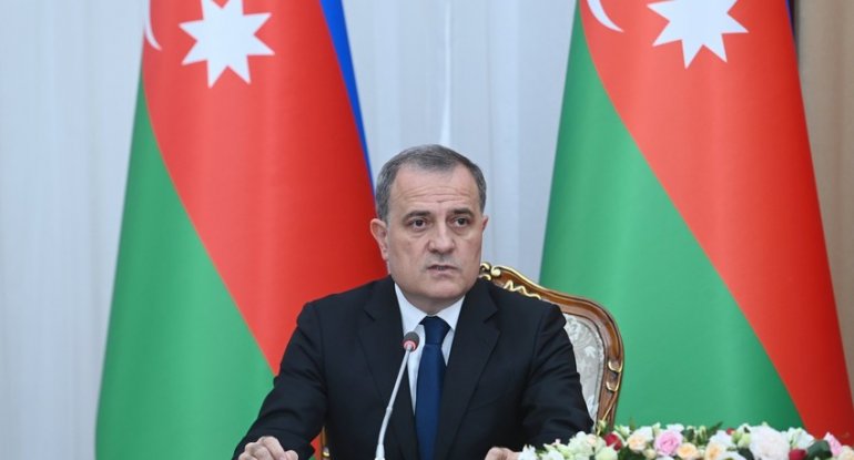 Ceyhun Bayramov Türkiyəyə yola düşdü
