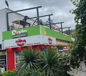 "Əcəmi Mall"dakı qanunsuz tikili - kimsə qarşısını ala bilmir