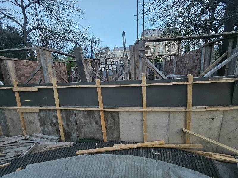 Ata icra başçısının sürücüsü, oğul şöbə müdiri... - Bakının "göbəyi"ndəki parkda tikintiyə icazə varmı? - FOTO