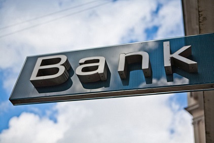 5 bankın əmlakları hərraca çıxarılıb - SİYAHI