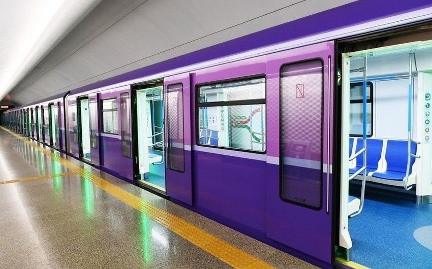 Metroda problem yarandı - Qatarlar gecikir