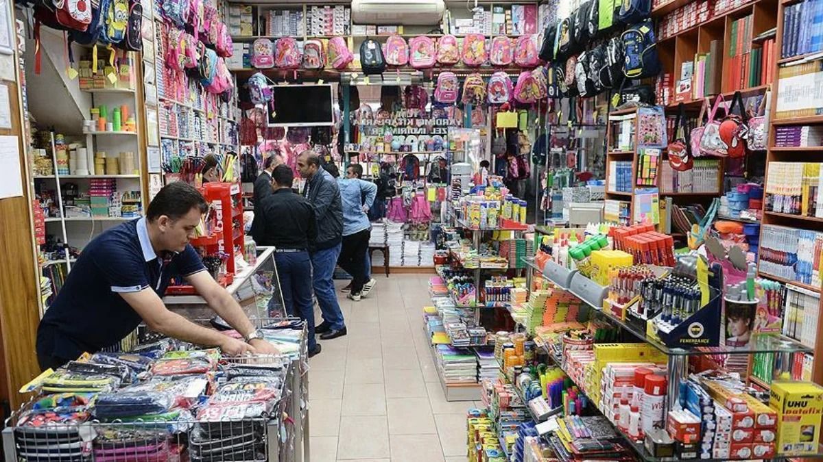 Məktəbli bazarlığı: əl yandıran qiymətlər - Bahalaşmanın səbəbi nədir?