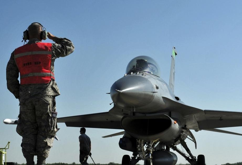 "ABŞ ukraynalı pilotların F-16 təlimlərini qəsdən gecikdirir" - Britaniya nəşri