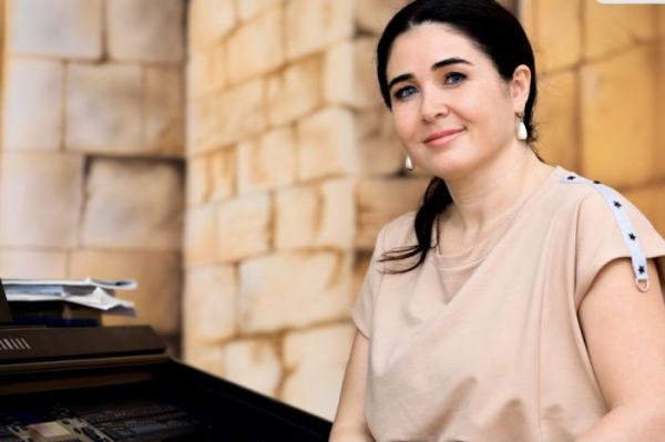 Elnarə Xəlilova bu məhşurun bacısı qızıdır - FOTO