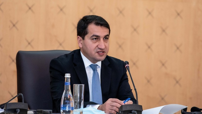 Hikmət Hacıyev: "Ermənistan Gəncəyə edilmiş raket hücumlarını araşdırmalıdır"