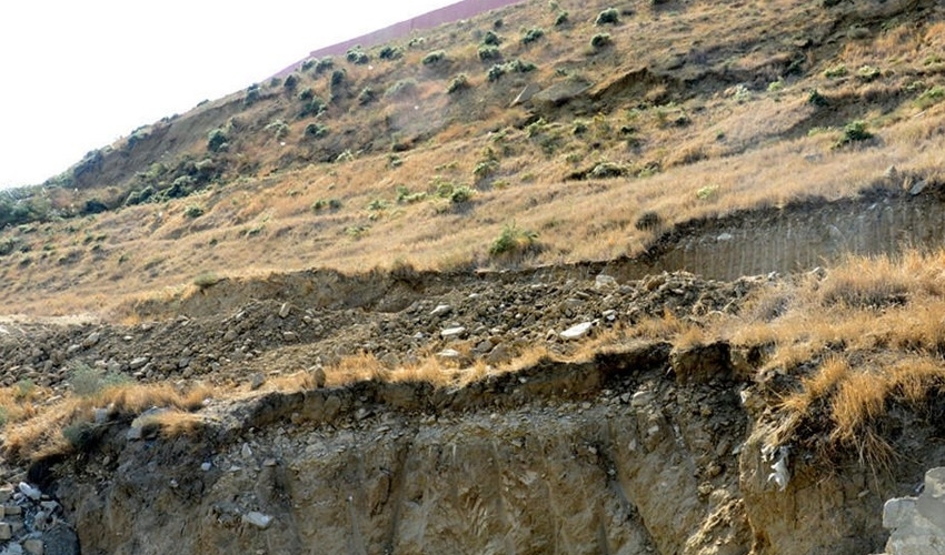 Xətai rayonunda torpaq sürüşməsi oldu