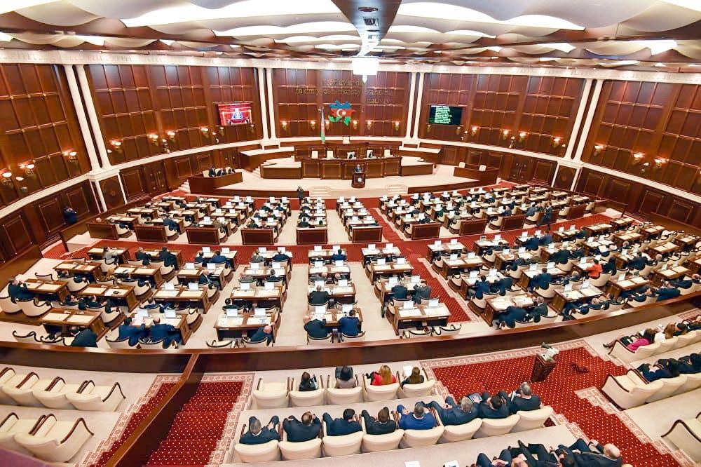 Qorxaq deputatlar: Rusiya ilə  gərginliyi müzakirə etməkdən açıq şəkildə yayınırlar