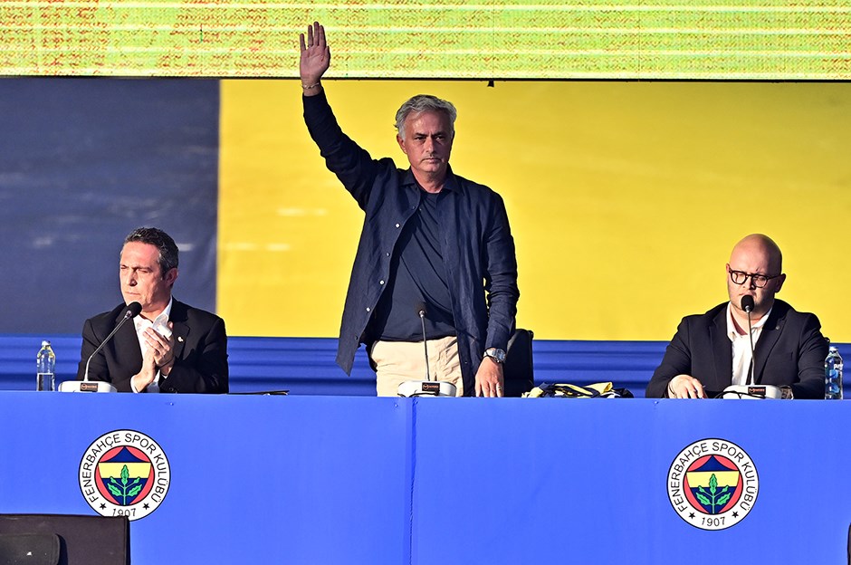 Joze Mourinyo "Fənərbaxça" ilə rəsmi müqavilə imzalayıb