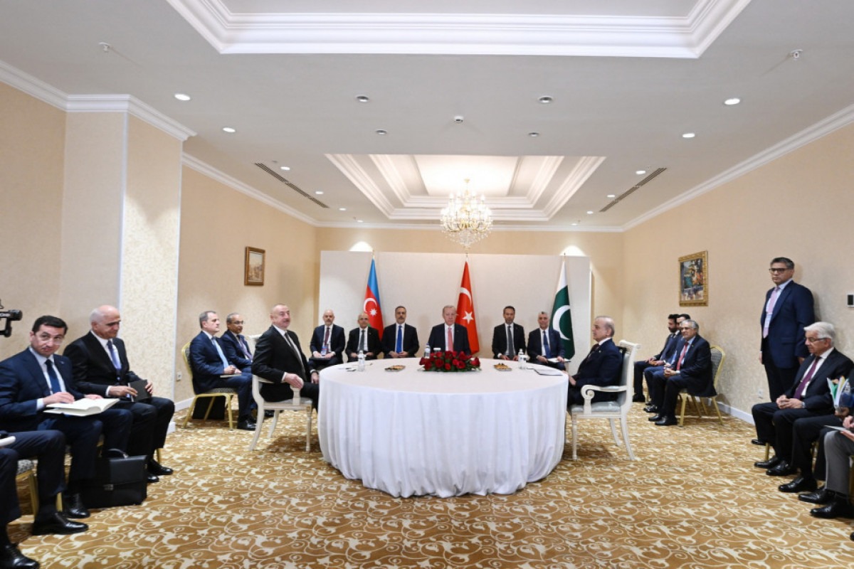 3 lider birgə təlimləri və müdafiə sənayesi üzrə birgə istehsalın təşkili məsələsini müzakirə edib