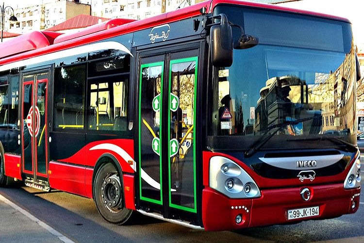 "Bakı Bus" avtobusu yük maşını ilə toqquşdu: ölən var - Video