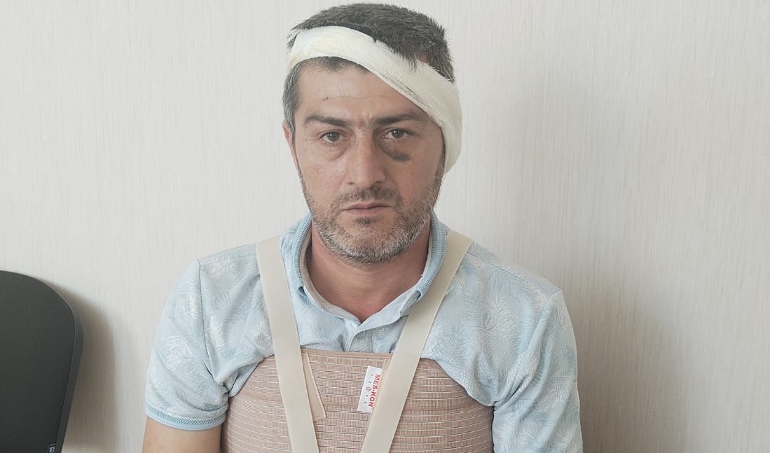 Bazarda arvadını bıçaqladı, sonra özünə xəsarət yetirdi