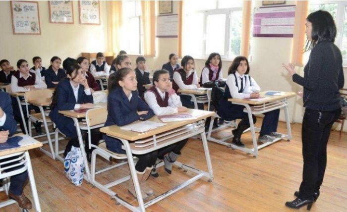 Dövlət bir şagirdə 6400 manat xərcləyir” – Adambaşı maliyyələşmənin DETALLARI
