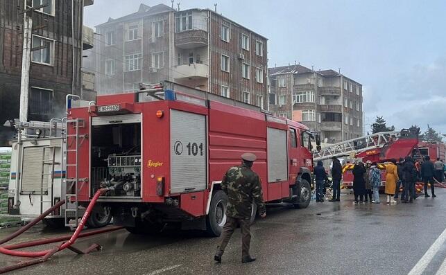 Bakıda yaşayış binasında yanğın - Video