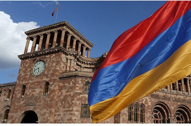 Ermənistanın müdafiə naziri cərimələndi