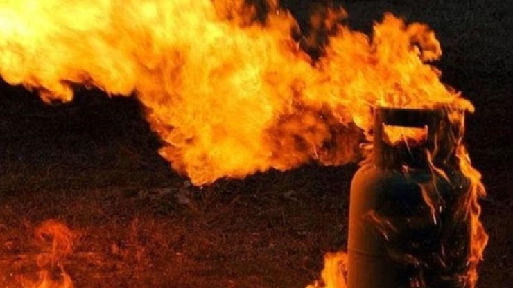 Bakıda evdə qaz balonu partladı: ölən var 