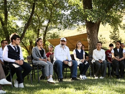 "Delimitasiyanı fəlakət kimi təqdim edirdilər" - Paşinyan sərhədyanı kəndlərdə görüşlər keçirdi