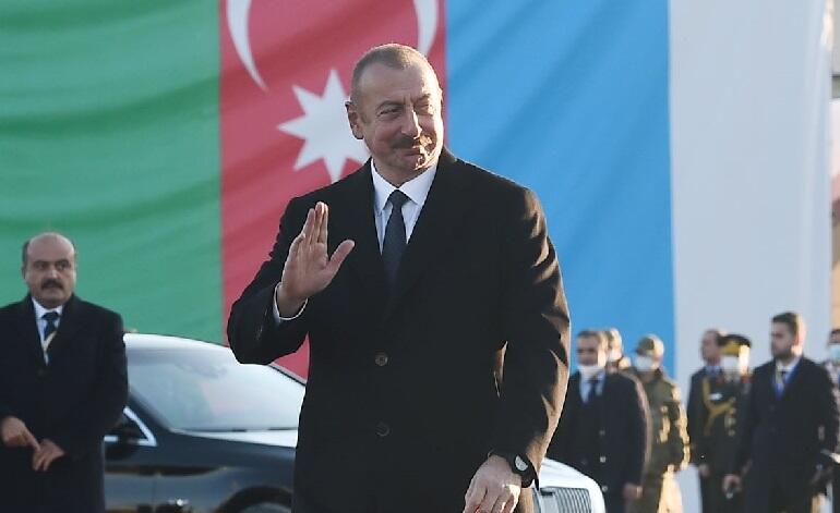 Sülhlə bağlı suala Əliyev bu işarə ilə cavab verdi - Foto