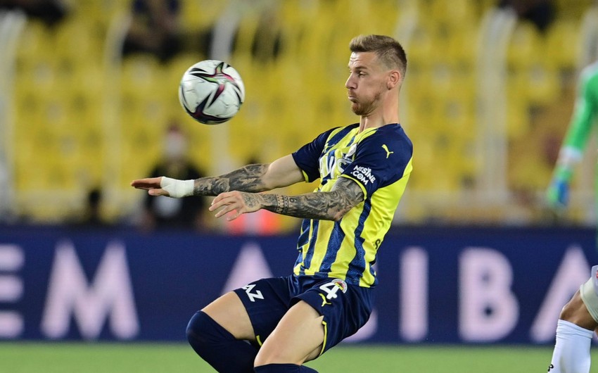"Fənərbağça" klubu müdafiəçisi ilə yollarını ayırıb