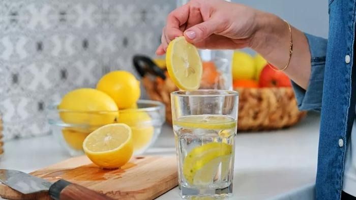 Acqarına limonlu su içəndə nə baş verir? - Bu möcüzəni çox az adam bilir...