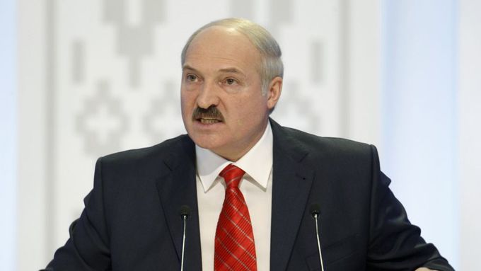 Lukaşenko Avropada Adi Silahlı Qüvvələr haqqında Müqavilənin fəaliyyətini dayandıran qanunu imzalayıb