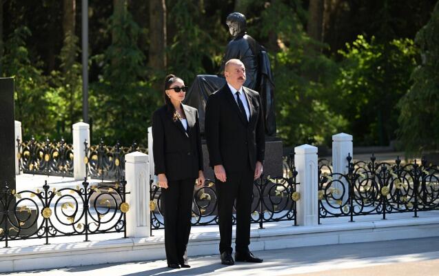 Prezidentlə xanımı Heydər Əliyevin məzarını ziyarət etdi - FOTO