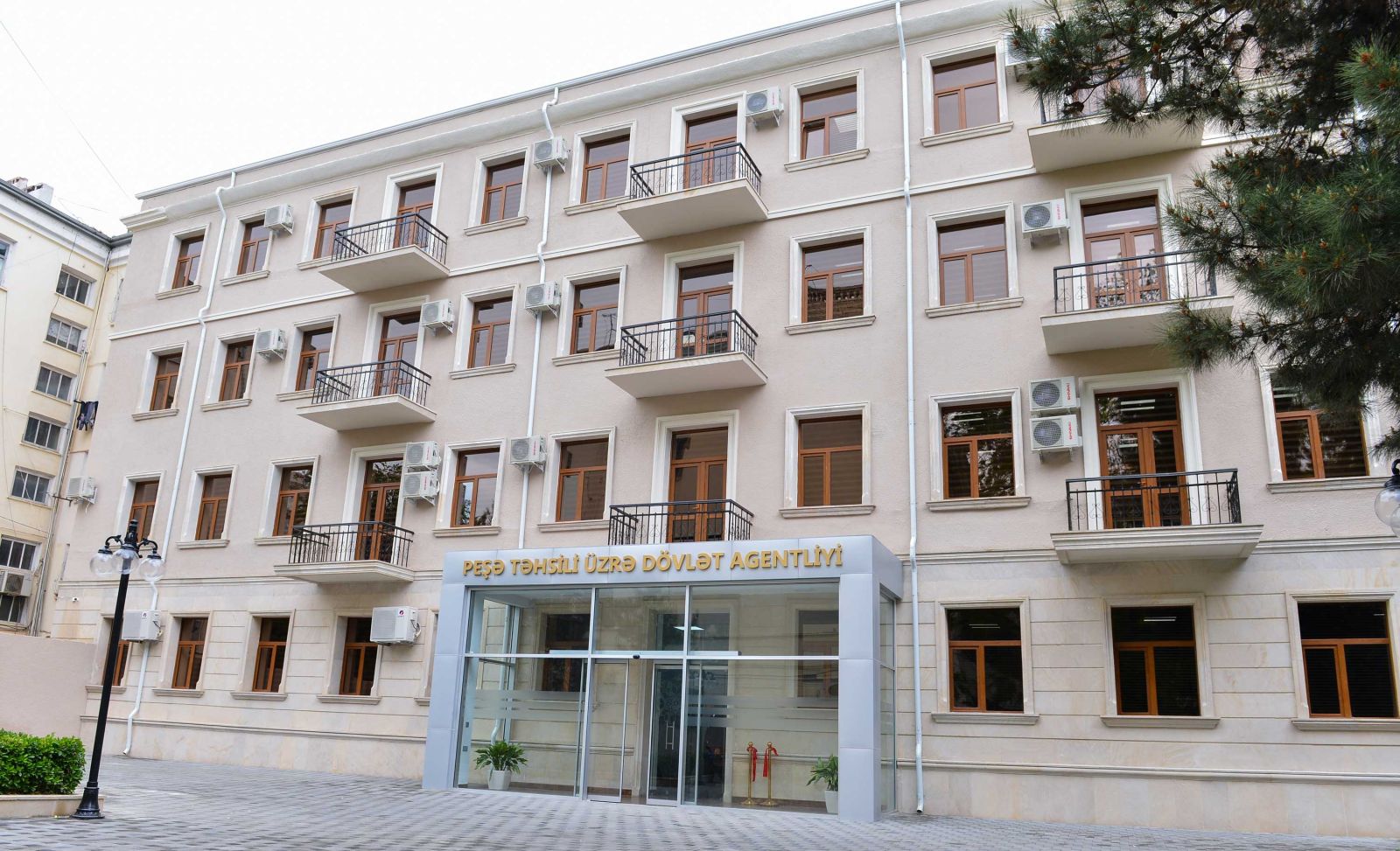 Peşə liseyində BİABIRÇILIQ: Müəllimləri işdən çıxarıb, məsuliyyəti onların üzərinə ATDILAR – Saxta əmr QALMAQALI