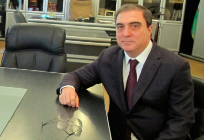 QUDASININ ADI RUS ŞƏBƏKƏSİ İLƏ HALLANAN İCRA BAŞÇISI... - Niyazi Bayramov və kürəkəni susur - FOTOLAR