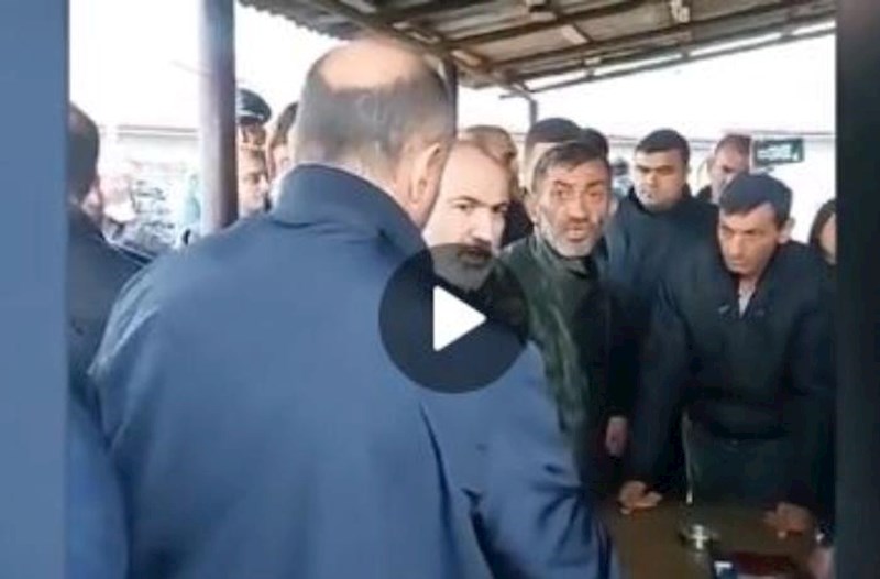 Kənd sakini Paşinyanı evinə buraxmayıb – Video