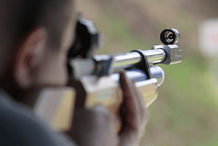 7 yaşlı uşaq oynayan zaman kiçik qardaşını güllələdi