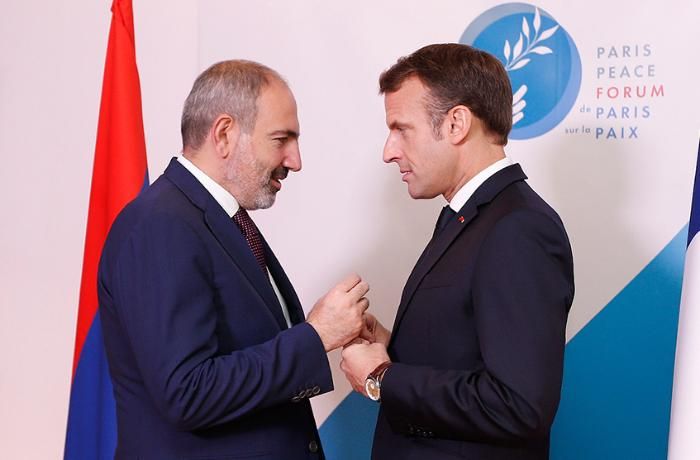 Makron da Paşinyana zəng etdi