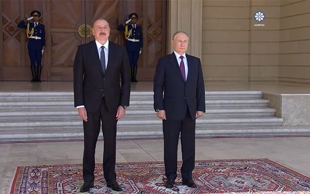 Putinin rəsmi qarşılanma mərasimi keçirilir - Video