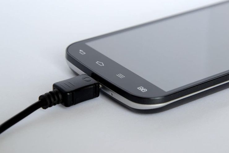  Azərbaycanda mobil telefonlar güdülür? - Həbs olunan var