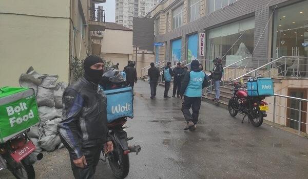Bakıda kuryerlər aksiya keçirir - Video