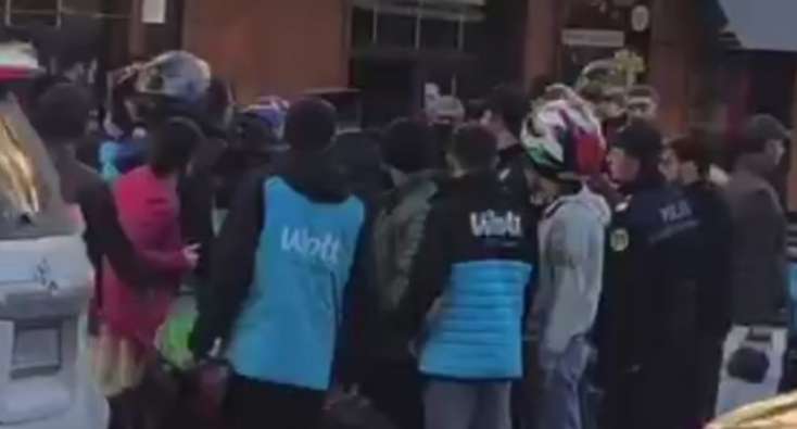 Bakıda faciəvi qəza: kuryerin beli sındı - VİDEO