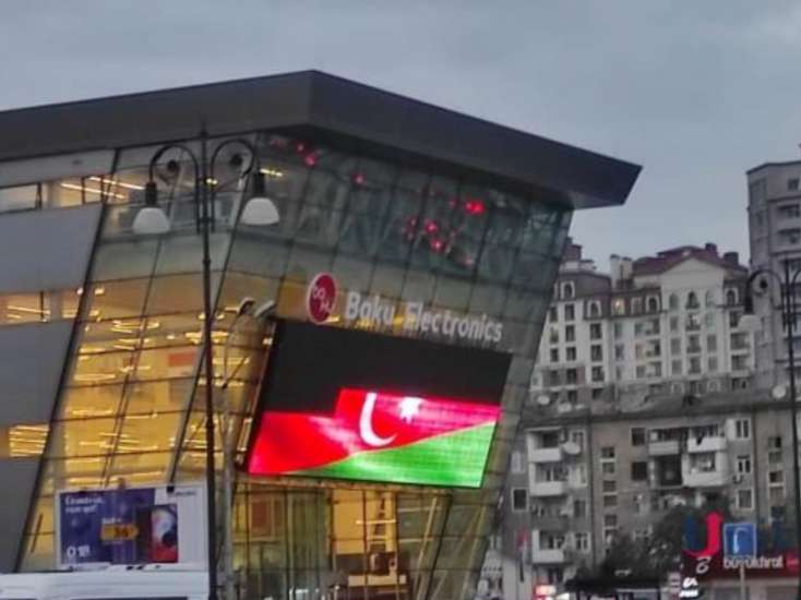 Bakının məşhur MAĞAZASINDA PARTLAYIŞ: Ölən var - FOTO