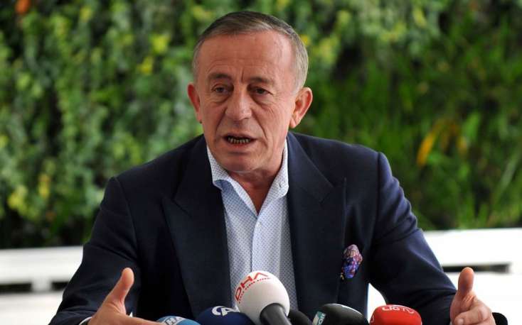 Özəl təyyarəsi ilə xaricə dollar daşımaq istədi: Qarşısını F-16 kəsdi