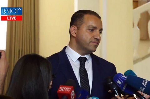Erməni nazir jurnalistə hirsləndi: “Mənə niyə belə sual verirsiniz?”
