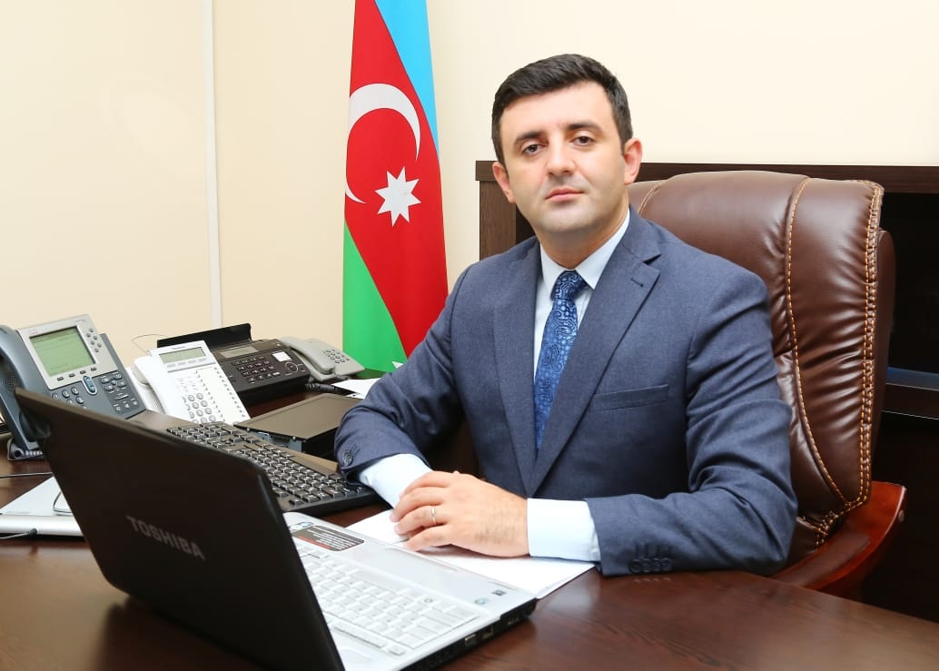 Gəncə Təhsil İdarəsinin müdiri direktorların qanunsuz  əməllərinə niyə göz yumur? – ANAR QƏDİMƏLİYEV HAQDA İDDİALAR…