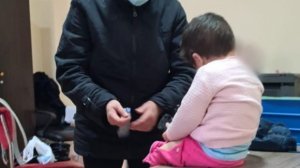 2 yaşlı uşağı bir neçə saatlıq baxması üçün qonşusuna verib, özü də yoxa çıxıb...