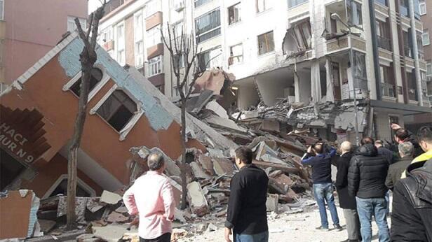 Yaşayış binası çökdü: ən azı 17 ölü var