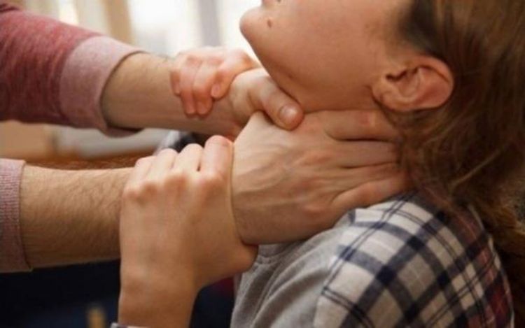 Bakıda bomj ona köməklik edən kişinin arvadını zorladı - İSTİNTAQ MATERİALLARI