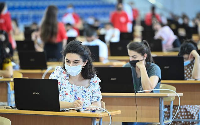 Xalq artistinin qızına 70 nəfərin zəhərlənməsinə görə hökm oxundu